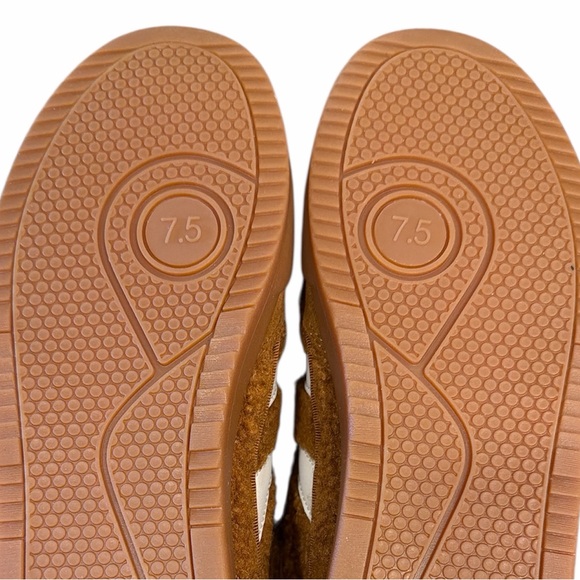 Steve Madden Sneaker Size 7.5 Camel Brown Cream Contrast Stripes Sherpa New - Picture 8 of 11